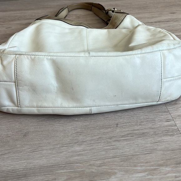 Coach Soho Lynn Leather Shoulder Bag - Picture 3 of 6